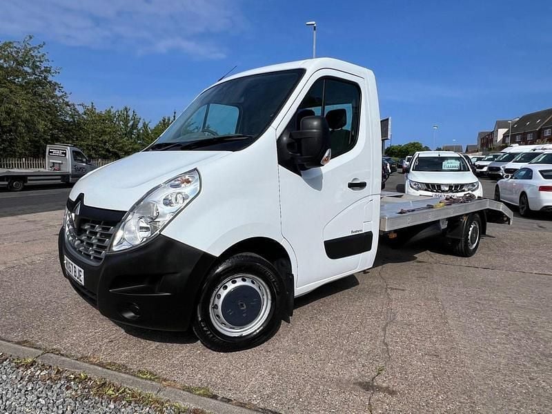 White Used 2017 Renault Master Business Van | £13,995 (Expensive) - Image 1/4