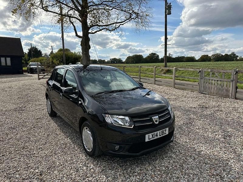 Black Used 2014 Dacia Sandero Lauréate Hatchback | £3,895 (Good price) - Image 1/4