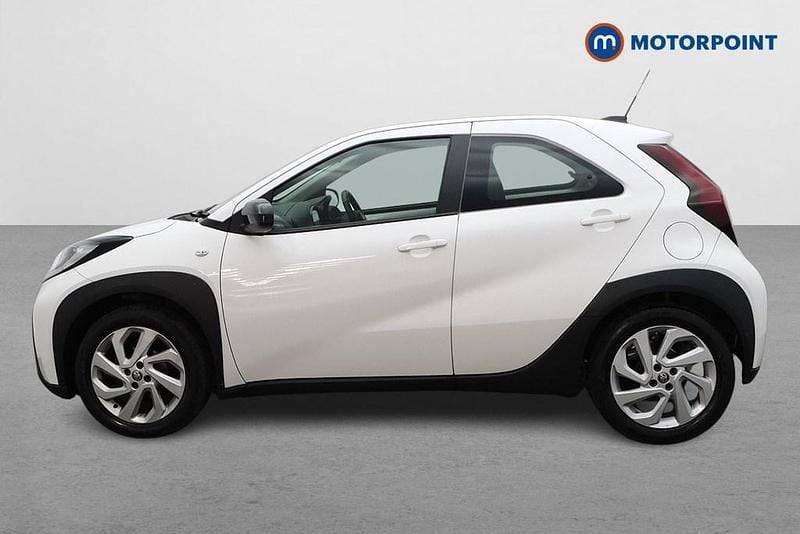 Used Toyota Aygo X PURE 2023 White SUV