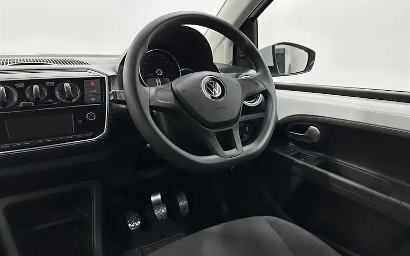Used VW up! S 65 HP (47 kW) 2021 White Hatchback