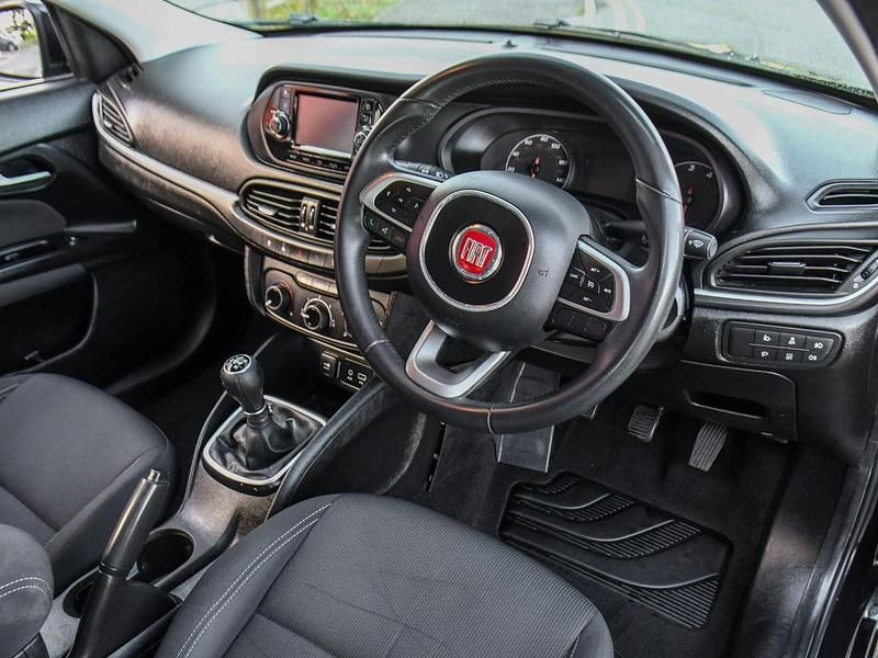 Used Fiat Tipo Easy Plus 94 HP (69 kW) 2017 Black Hatchback