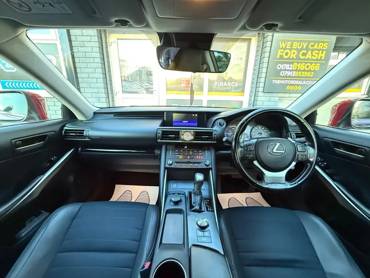 Usado Lexus IS300h 2019 Rojo Berlina