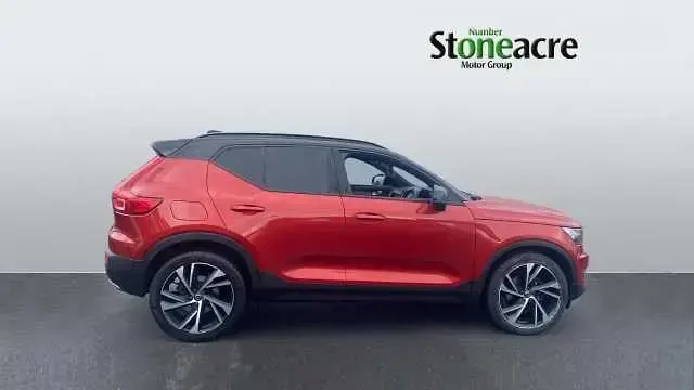 Used Volvo XC40 R-Design 188 HP (138 kW) 2019 Red SUV