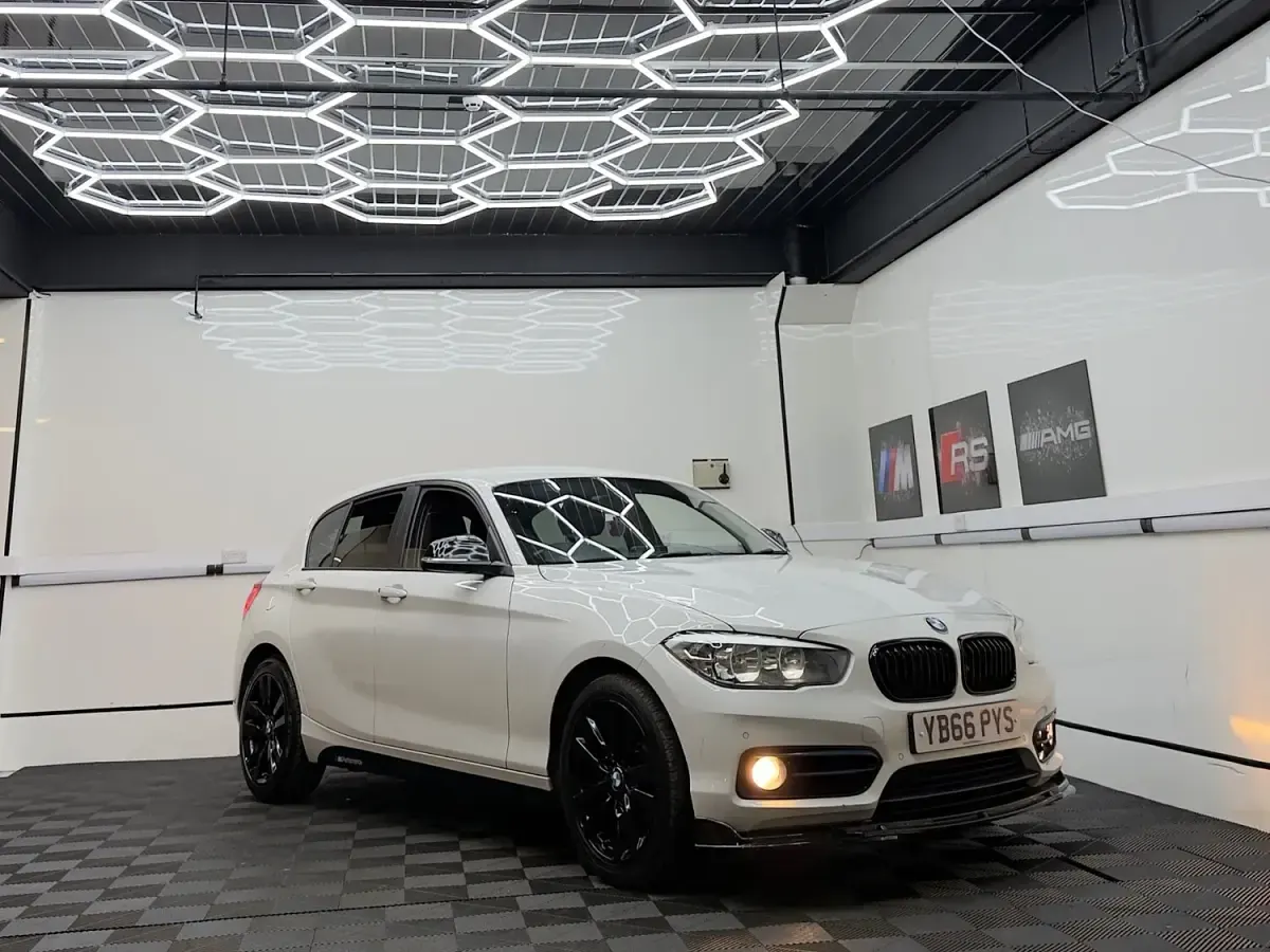 Used BMW 118 Sport Line 2017 White Hatchback