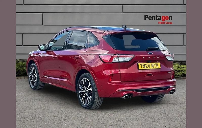 Usado Ford Kuga ST-Line X 221 HP (162 kW) 2024 Vermelho SUV