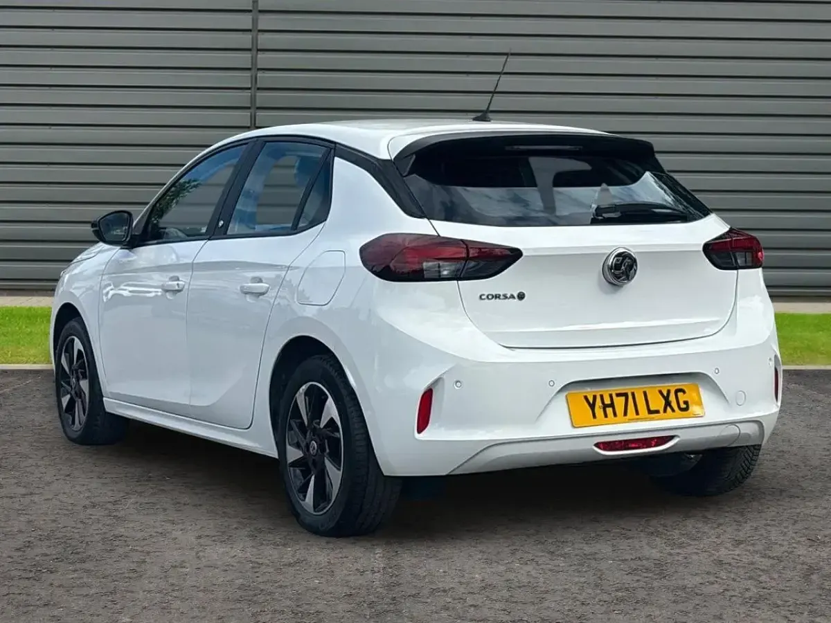 Used Vauxhall Corsa-e 98 kW (134 HP) 2021 White Hatchback