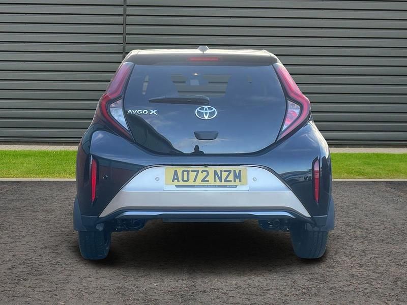 Used Toyota Aygo X 72 HP (52 kW) 2022 Beige SUV