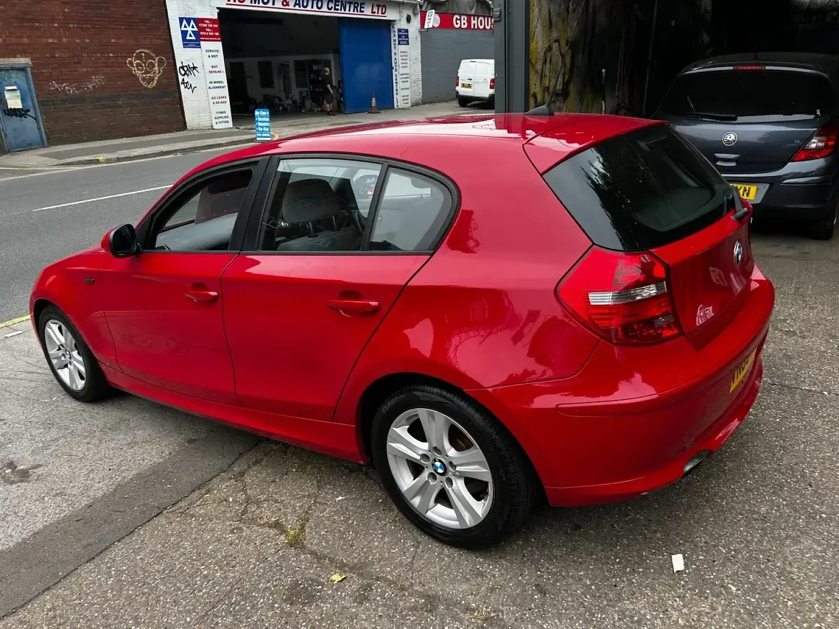 Used BMW 118 2010 Red Hatchback