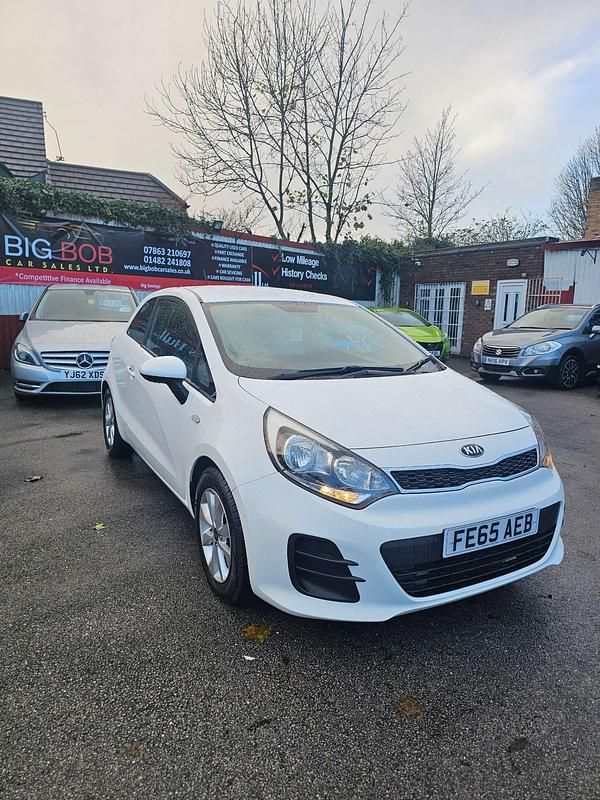 Used Kia Rio 2015 White Hatchback