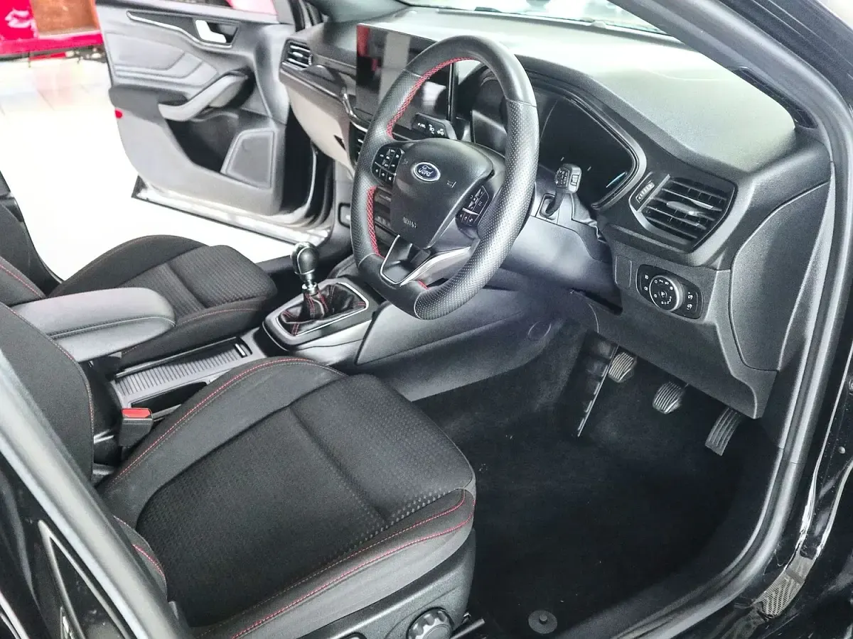 Used Ford Focus ST-Line 2023 Agate black Hatchback