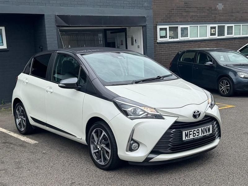 Used Toyota Yaris 111 HP (81 kW) 2019 White/black Hatchback