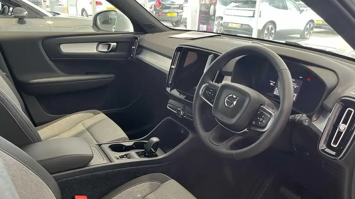 Usado Volvo XC40 Core 2025 Branco SUV