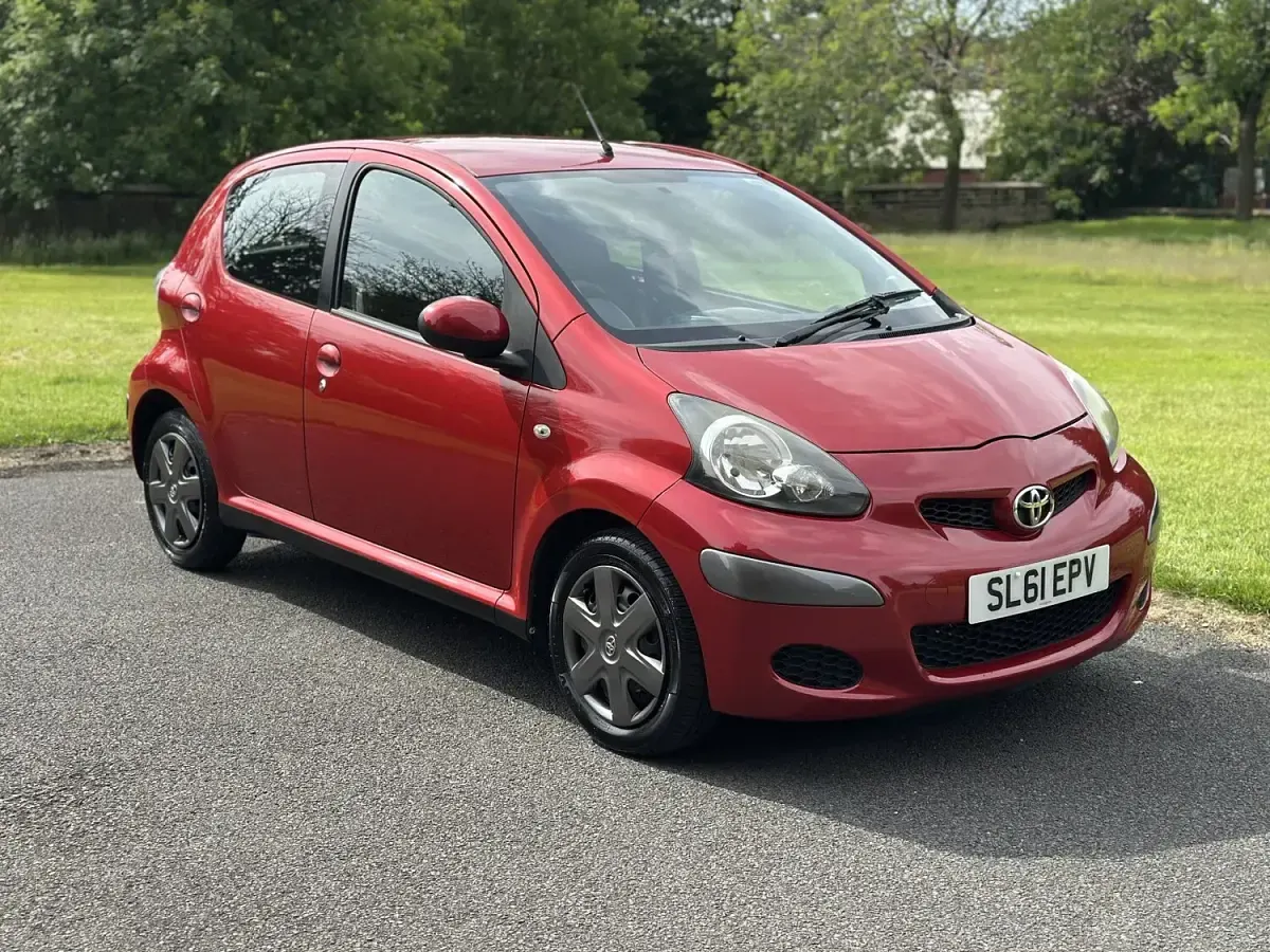 Used Toyota Aygo 68 HP (50 kW) 2011 Red Hatchback