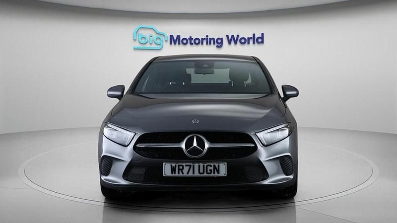 Begagnad Mercedes A150 2022 Grå Sedan