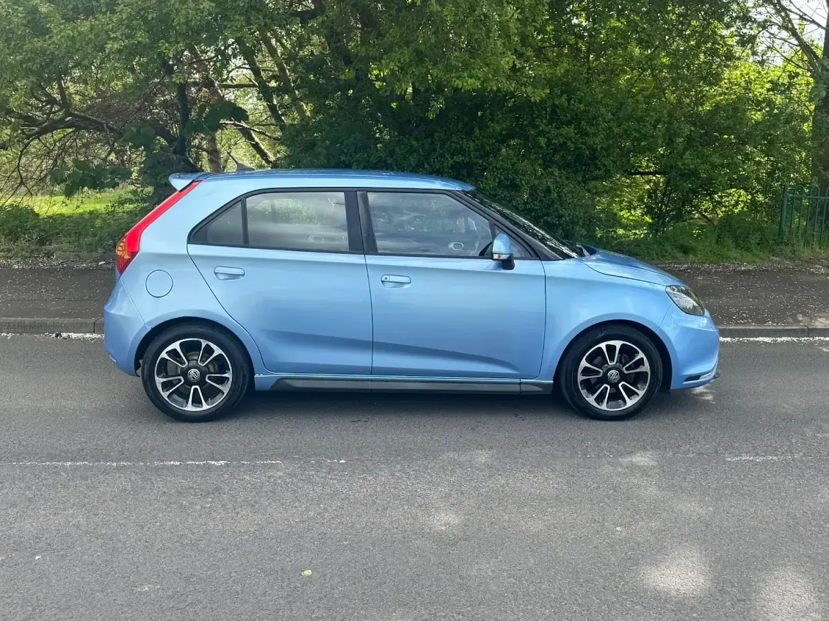 Used MG MG3 106 HP (77 kW) 2016 Blue Hatchback