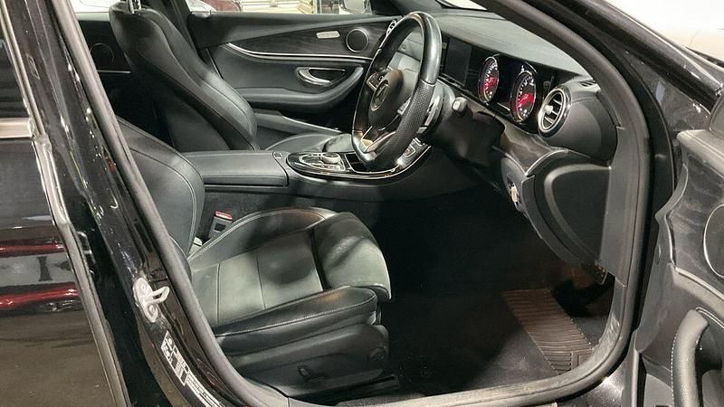 Begagnad Mercedes E220 AMG line 2017 Svart Kombi