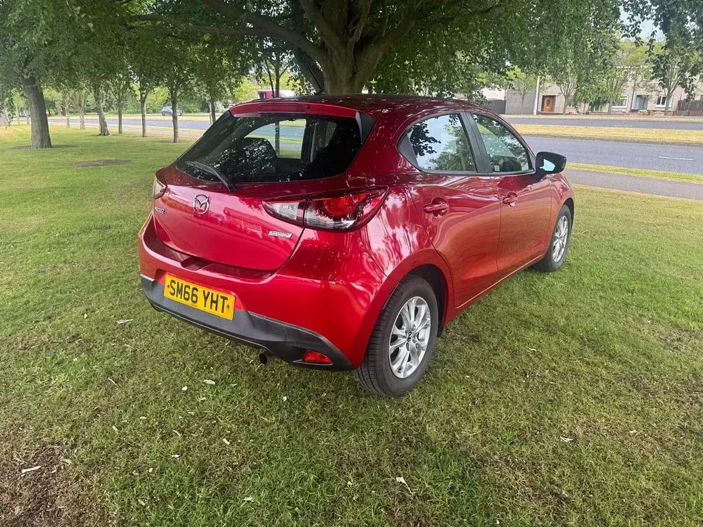 Used Mazda 2 90 HP (66 kW) 2017 Red Hatchback