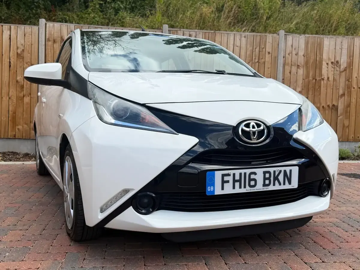 Used Toyota Aygo X-play 2016 White Hatchback