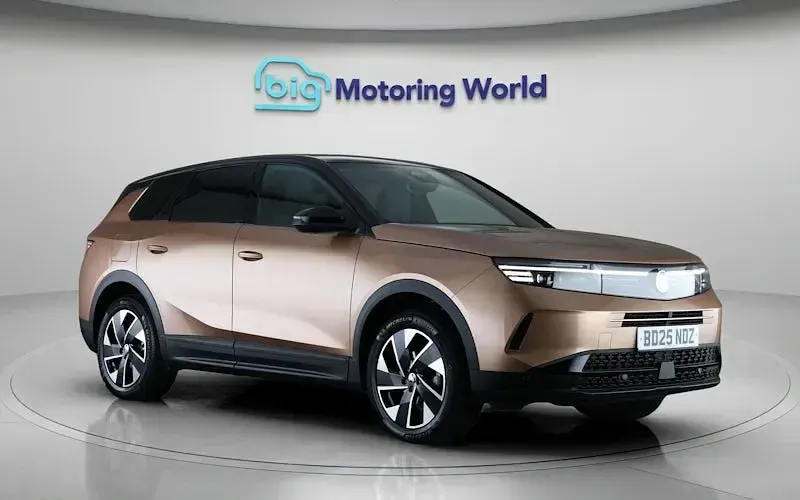 Used Vauxhall Grandland X GSe 136 HP (100 kW) 2025 Brown SUV