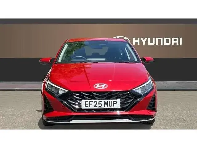 Used Hyundai i20 Advanced 100 HP (73 kW) 2025 Red Hatchback