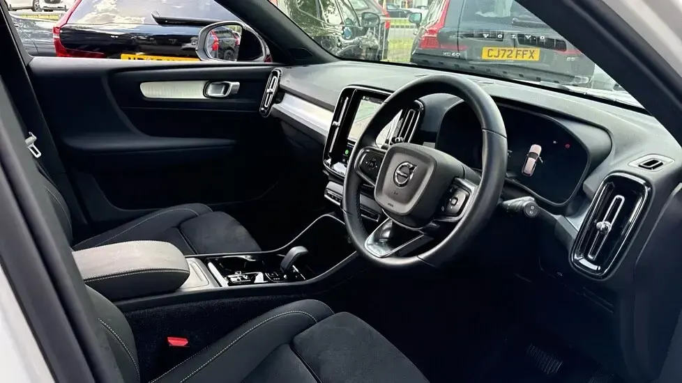 Used Volvo XC40 Plus 194 HP (142 kW) 2025 White SUV