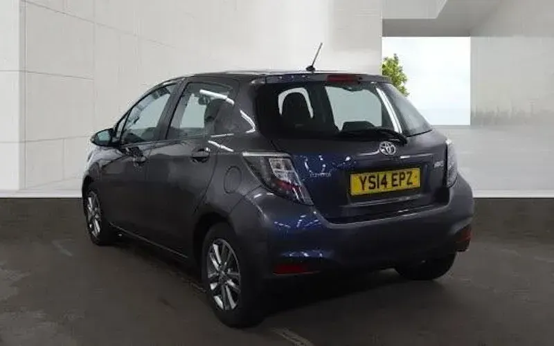 Used Toyota Yaris Multidrive S 101 HP (74 kW) 2014 Grey Hatchback