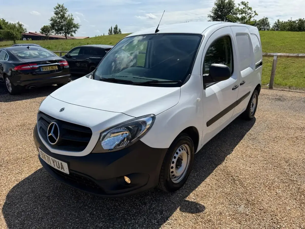 Used Mercedes Citan 109 94 HP (69 kW) 2021 White MPV