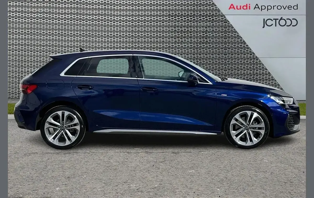 Used Audi A3 e-tron S-Line 200 HP (147 kW) 2026 Blue Hatchback