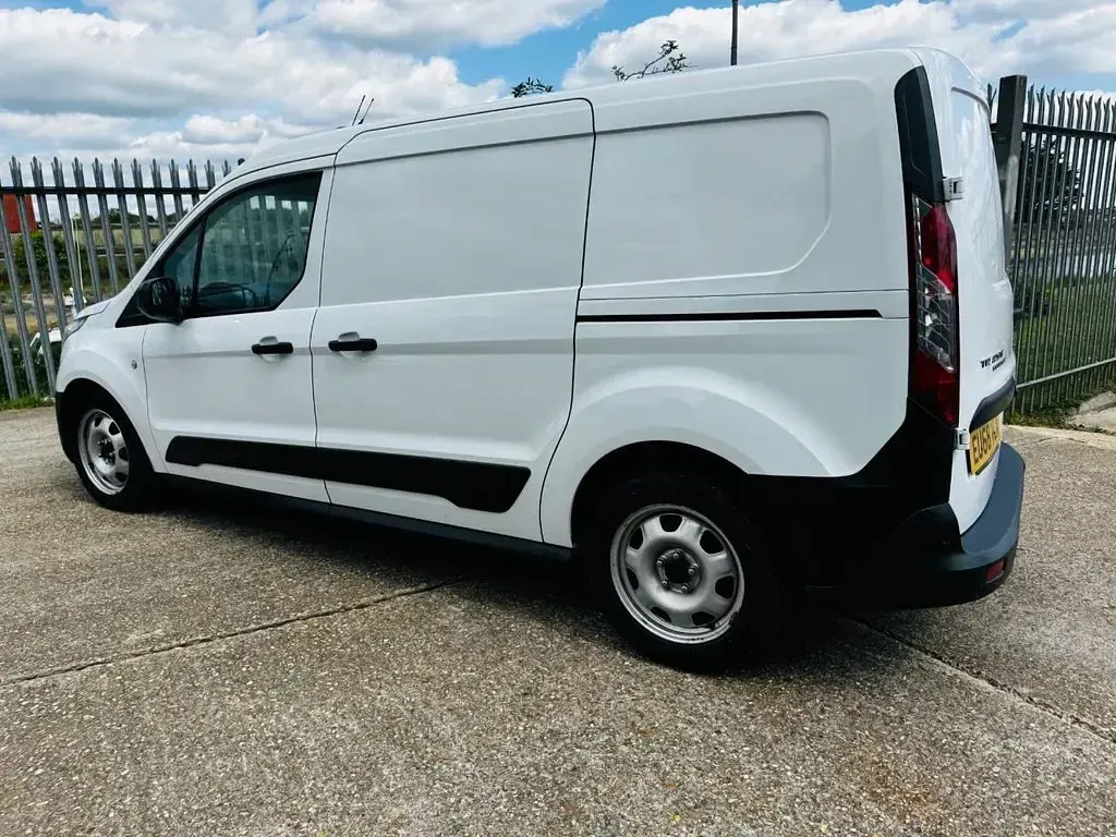 Used Ford Transit Connect 100 HP (73 kW) 2020 White MPV