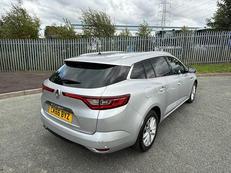Used Renault Mégane GrandTour Signature 2016 Silver Estate