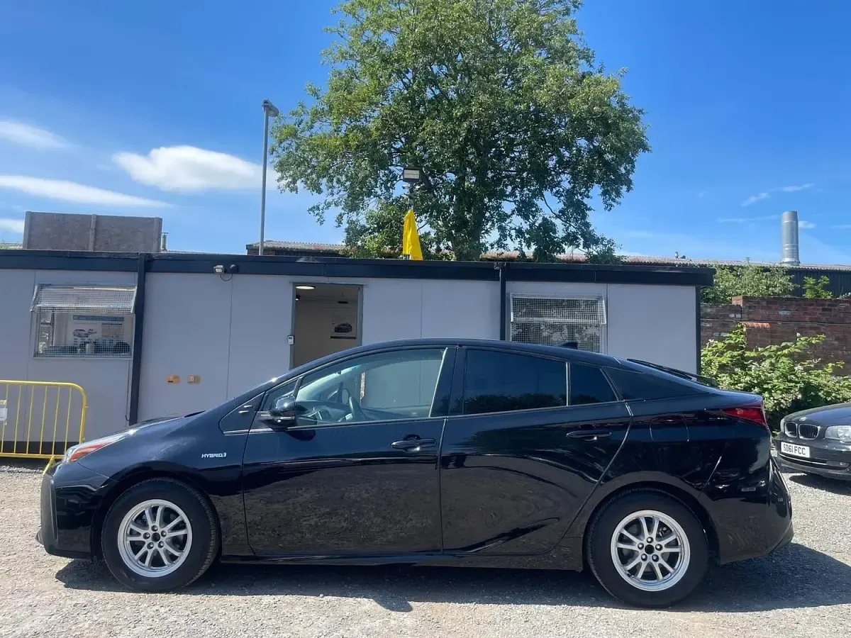 Used Toyota Prius 140 HP (102 kW) 2026 Black Hatchback