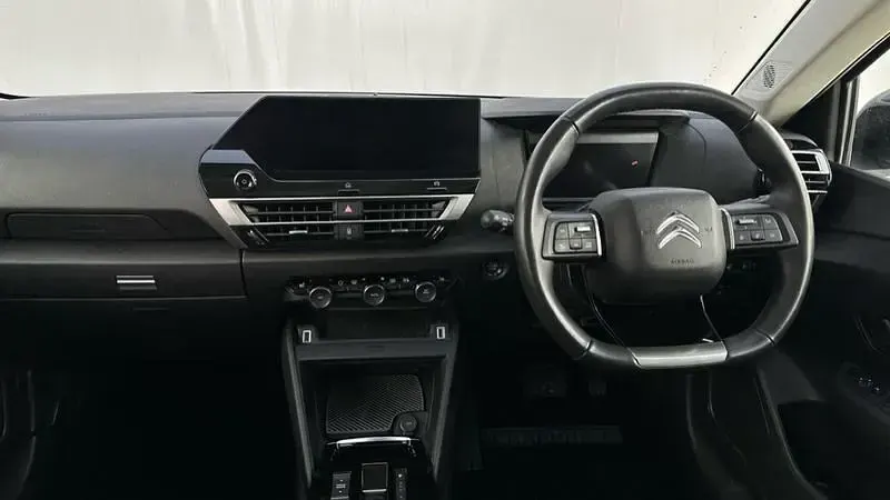 Begagnad Citroën e-C4 100 kW (136 HK) 2024 Vit Halvkombi