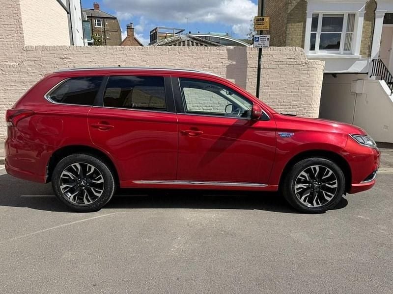 Used Mitsubishi Outlander 200 HP (147 kW) 2017 Red SUV