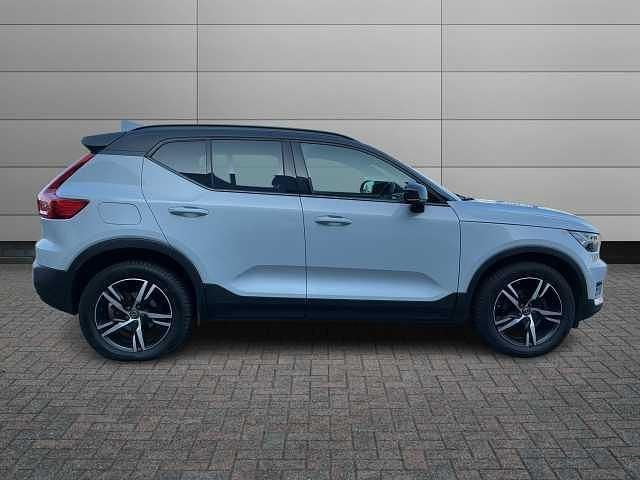 Used Volvo XC40 R-Design 161 HP (118 kW) 2022 SUV