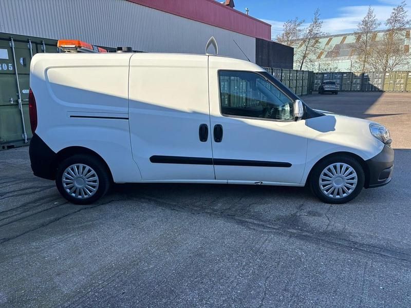 Used Fiat Doblò 90 HP (66 kW) 2016 White MPV