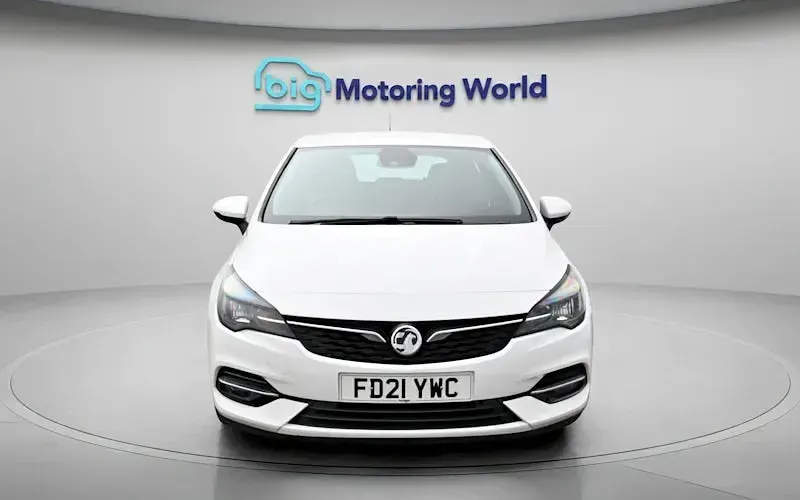Used Vauxhall Astra SRi 145 HP (106 kW) 2021 White Hatchback