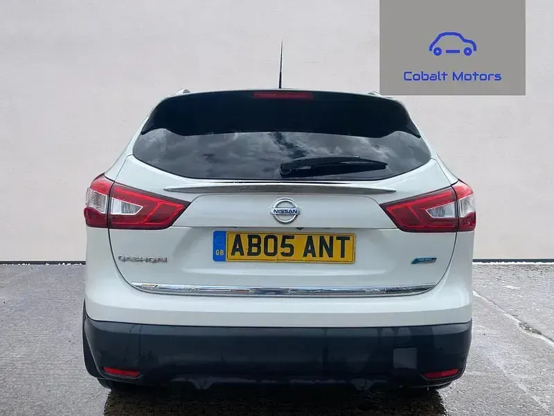 Used Nissan Qashqai Tekna 110 HP (80 kW) 2015 White SUV