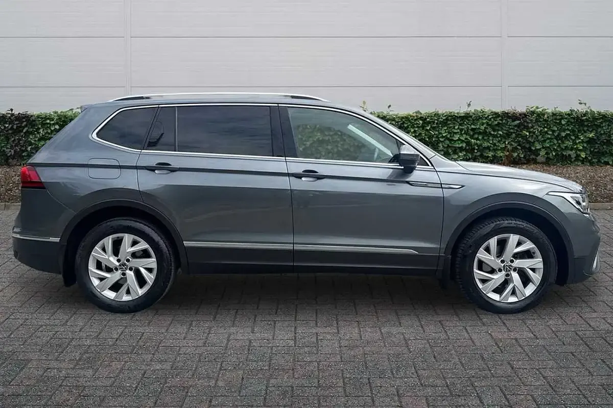 Used VW Tiguan Allspace Life 150 HP (110 kW) 2023 Grey SUV