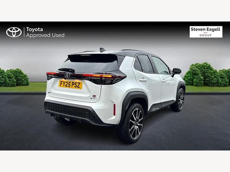 Used Toyota Yaris Hybrid Sport 2025 White/black Hatchback