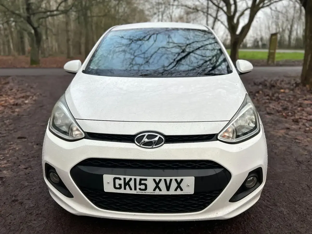 Used Hyundai i10 SE 87 HP (63 kW) 2015 White Hatchback