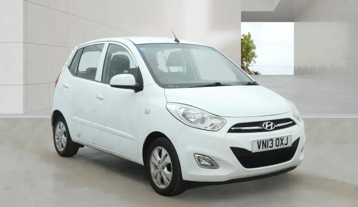 Used Hyundai i10 Active 83 HP (61 kW) 2013 White Hatchback