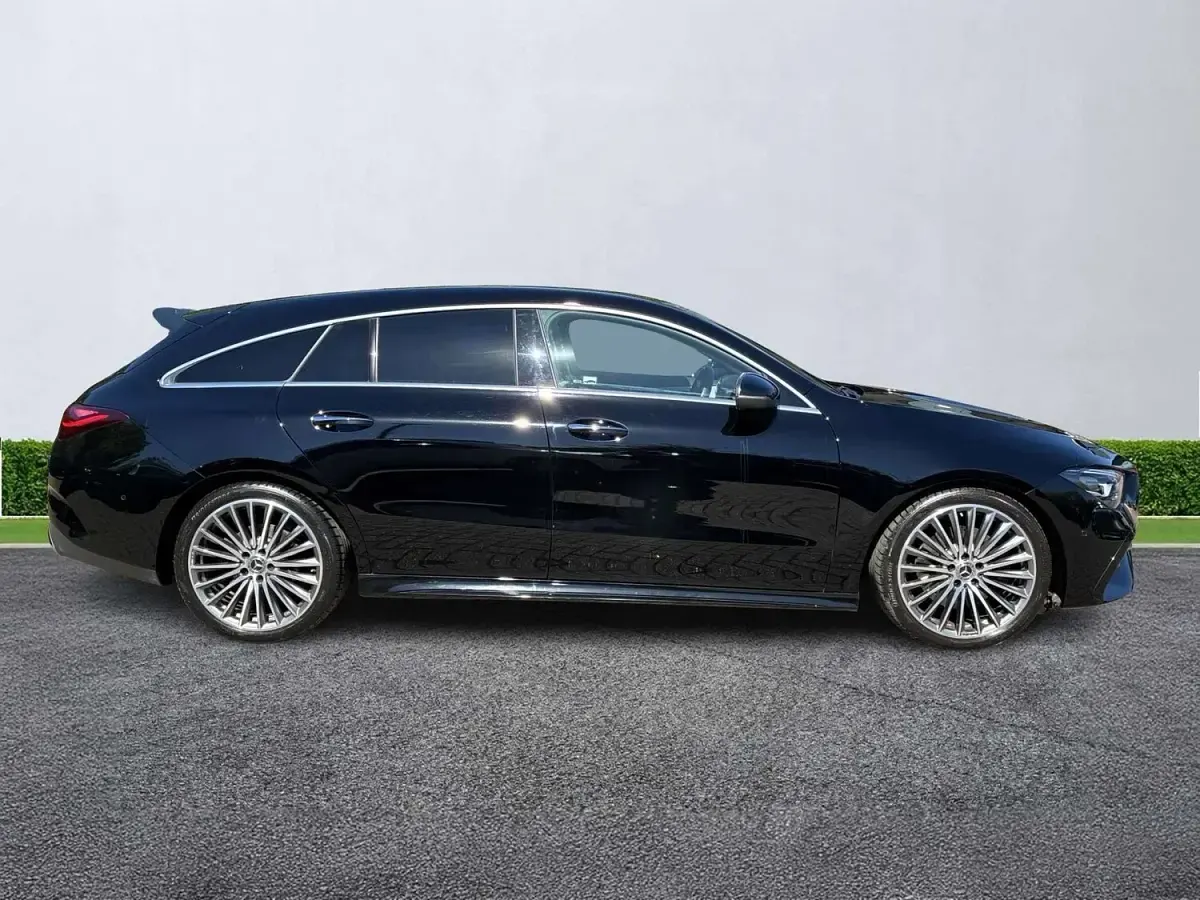 Usado Mercedes CLA220 AMG Line Premium 2025 Preto Sedan