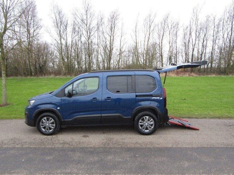 Blue Used 2023 Peugeot Rifter Allure MPV | £16,850 (Fair price) - Image 1/3