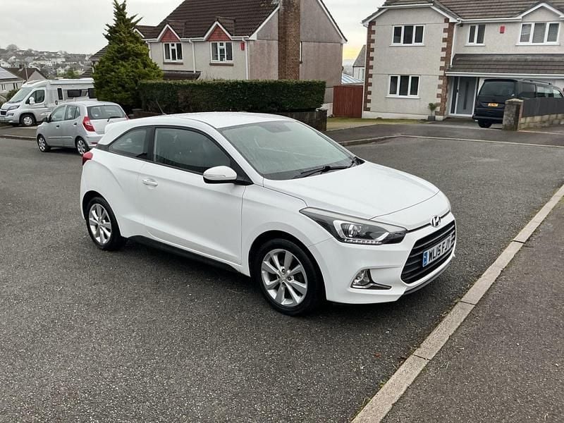 Used Hyundai i20 SE 2015 White Coupe