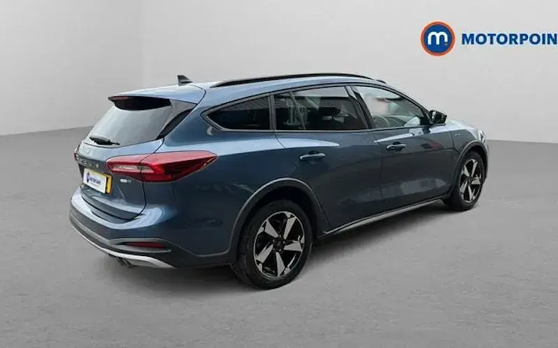 Used Ford Focus Active 155 HP (114 kW) 2023 Blue Estate