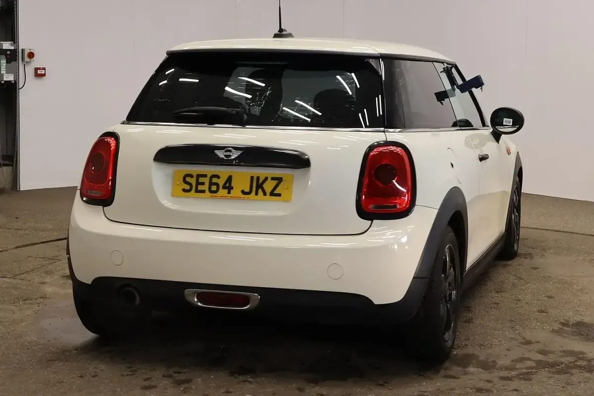 Used Mini ONE Hatch 102 HP (75 kW) 2015 White Hatchback