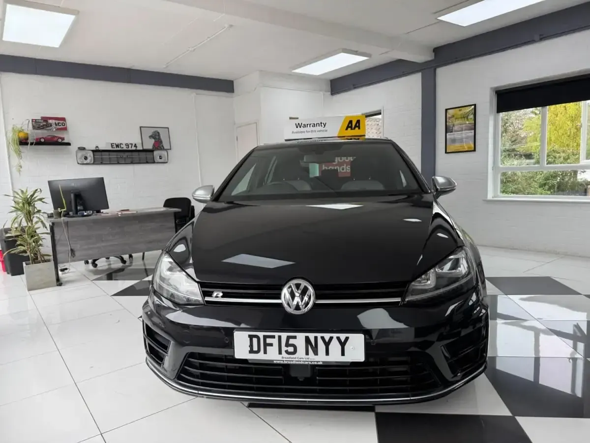Begagnad VW Golf VII R 300 HK (220 kW) 2015 Svart Halvkombi