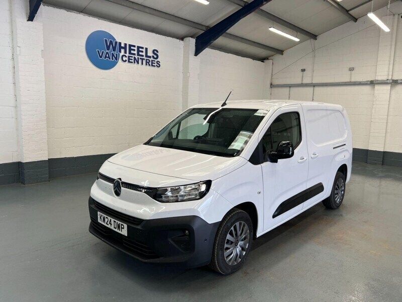 White Used 2024 Citroën Berlingo MPV | £17,990 (A bit pricey) - Image 1/4