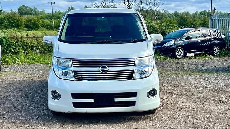 Used Nissan Elgrand 360º 2008 White MPV