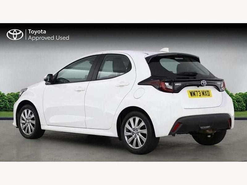 Used Toyota Yaris Hybrid 113 HP (83 kW) 2024 White Hatchback